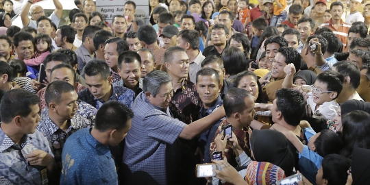 Mengapa SBY akhir-akhir ini suka jalan ke mal?