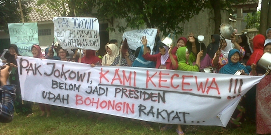 Ibu-ibu Depok protes Jokowi nyapres demi Rp 100 ribu