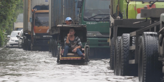 Hujan deras guyur Bandung, sejumlah jalan terendam banjir