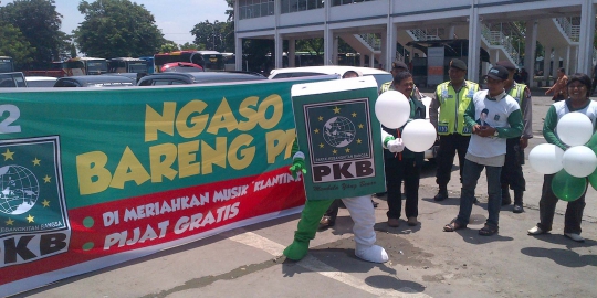 Gelar kampanye di Surabaya, caleg PKB buka layanan pijat gratis