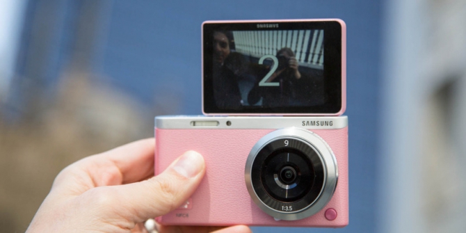 Samsung NX Mini, kamera pocket bagi pecinta selfie 