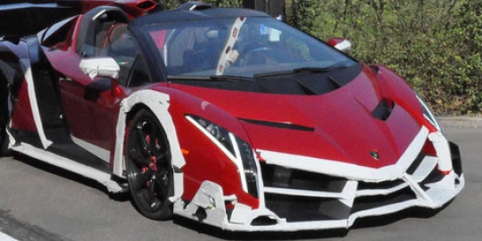 Penampakan Lamborghini Veneno Roadster tertangkap kamera!