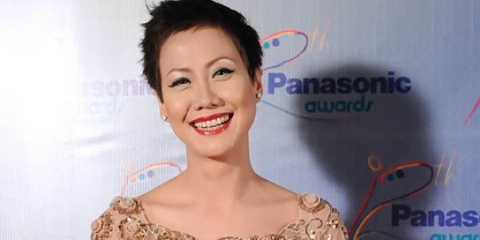 Rosiana Silalahi stres disandingkan dengan Komeng