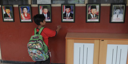 Mengenalkan sosok presiden ke murid sejak dini melalui poster