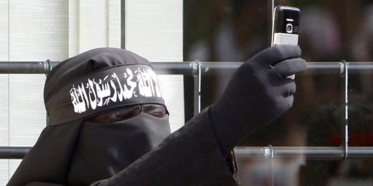 Anggota wanita Al-Qaidah gunakan situs buat pikat anak-anak muda