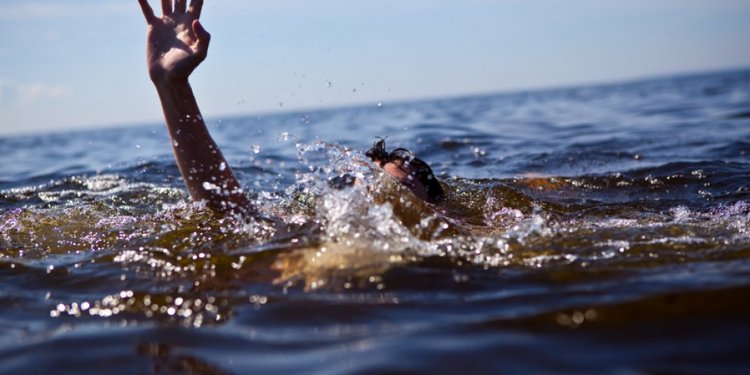 2 Pelajar Asal Bandung Hilang Digulung Ombak Pantai Jayanti