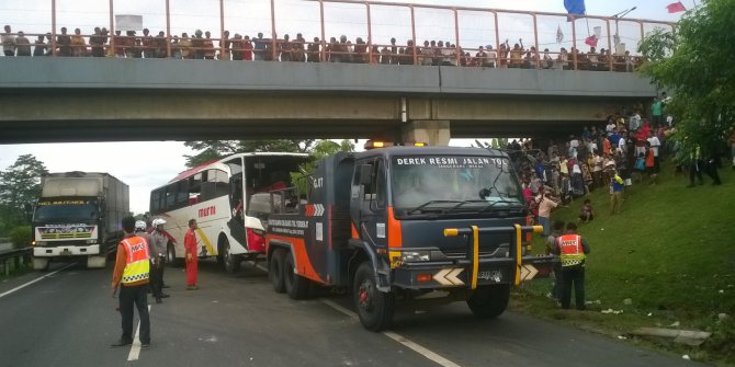106 Gambar Mobil Truk Balap Gratis
