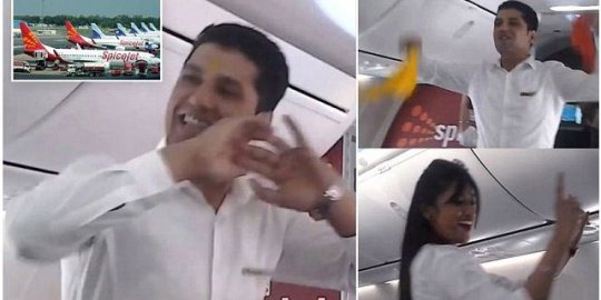 Kru menari di dalam pesawat, dua pilot maskapai India diskors