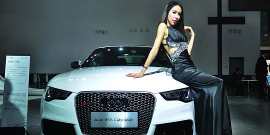 Foto Pose Hot Model China Hiasi Ningbo International Auto Expo 2014 Merdeka Com