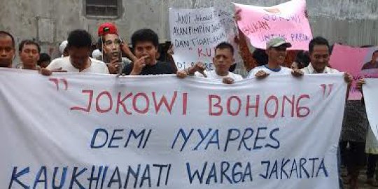 Berdaster diiringi marawis, warga Cipinang demo Jokowi nyapres