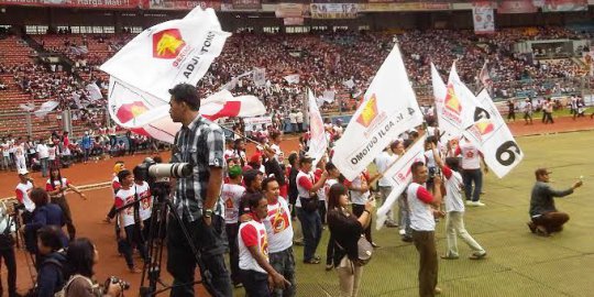 Prabowo keliling GBK dengan kuda sapa pendukungnya