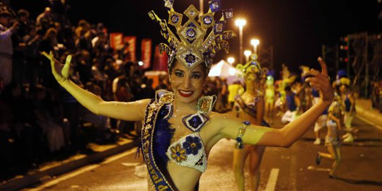 Pesona penari seksi dalam Carnaval Costa Asuncion di Paraguay