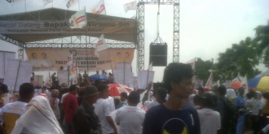 salah kostum di kampanye hanura rev2