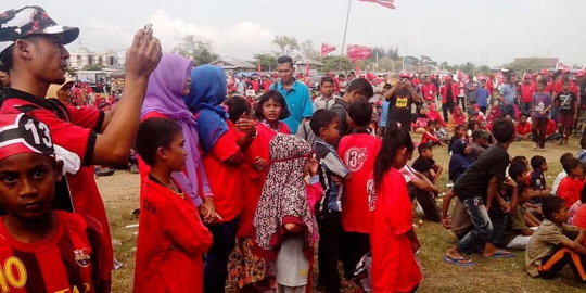 Puluhan anak di bawah umur meriahkan kampanye Partai Aceh