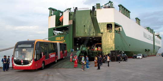 Tolak bus China karatan, Ahok akan bayar kalau kalah gugatan