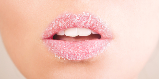 5 Cara alami bikin bibir tetap lembut