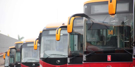 Warga Jakarta mengeluh banyak bus Transjakarta yang bobrok