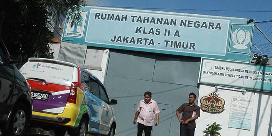 Ditanya pilih siapa, napi rutan jawab pilihlah aku jadi pacarmu