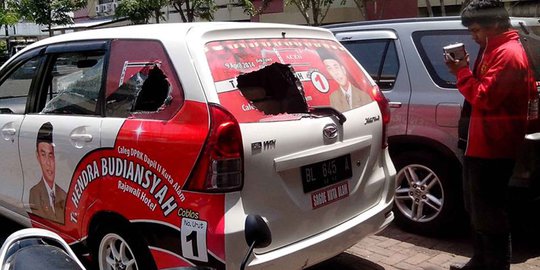 Ini kondisi mobil Partai Aceh dan PNA yang hancur akibat bentrok