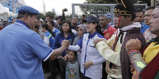 Kampanye di Semarang, SBY turun panggung untuk temui pendukung