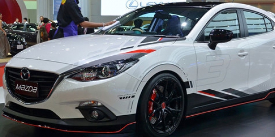 \'Kostum\' hot Mazda 3 di Bangkok