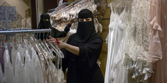 Saudi larang pria jual parfum dan kosmetik kepada wanita
