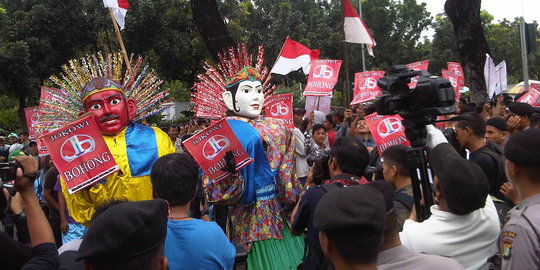 Tren demo Jokowi pakai tiket