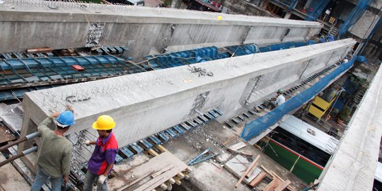 Belum diresmikan, jembatan Blok G Tanah Abang putus