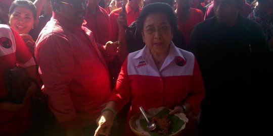 Kampanye di Bali, Megawati cicip kuliner khas Buleleng