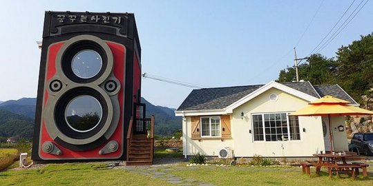 Uniknya, kafe berbentuk kamera raksasa di Korea!