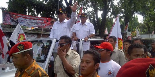 Kampanye putaran terakhir di Semarang, Prabowo diarak naik Jeep