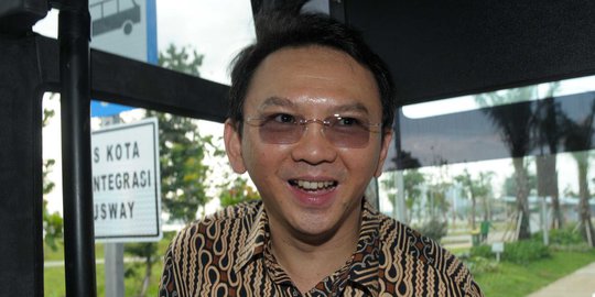 Jumat pertama di bulan April, Ahok pilih naik taksi ke 