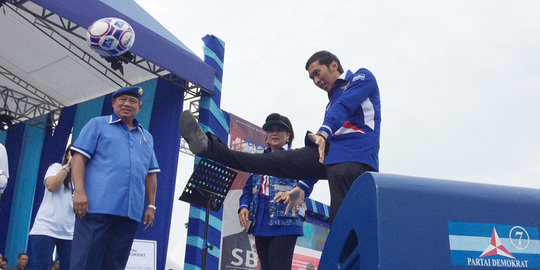 Kampanye di Pacitan, Ibas duet dengan Wali Band