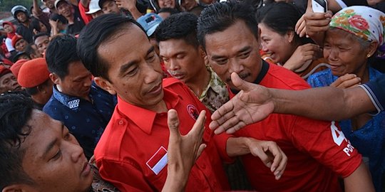 Panggung kampanye Jokowi ambruk
