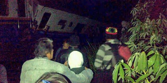 Himpitan bikin persulit upaya evakuasi penumpang KA Malabar