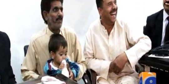Pakistan sidang bayi berusia sembilan bulan