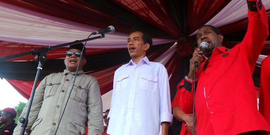 Aksi Jokowi umbar janji saat kampanye akbar PDIP di Papua