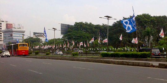 Masa tenang Pemilu, bendera Parpol masih kotori jalanan Ibu Kota