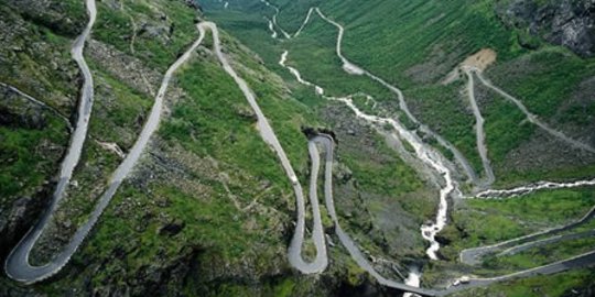 trollstigen norwegia rev1