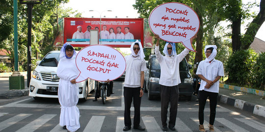 'Pocong' ikut sosialisasikan pemilu di Medan