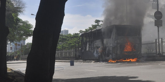 Bus Transjakarta kembali terbakar