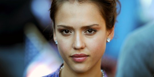 7 aktris hollywood ini punya bibir paling seksi nan menggoda