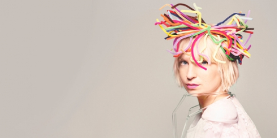 [Video] unik, Sia jadi Invisible pada klip barunya, \'Chandelier\'