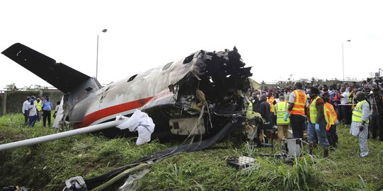 Pesawat jatuh di Jayapura, pilot tewas & 6 penumpang selamat