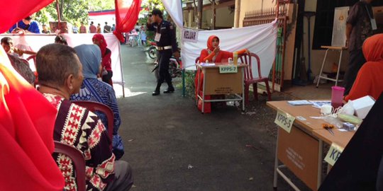 Takut tak sah salat, warga Cirebon pakai tinta kunyit di TPS