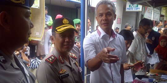 Ganjar bersama Kapolda Jateng & Pangdam IV saat sidak TPS rawan