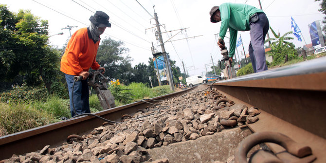 Jalur kereta longsor di Tasikmalaya sebab drainase tak 