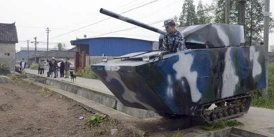 'Tank angkatan laut' ala petani China