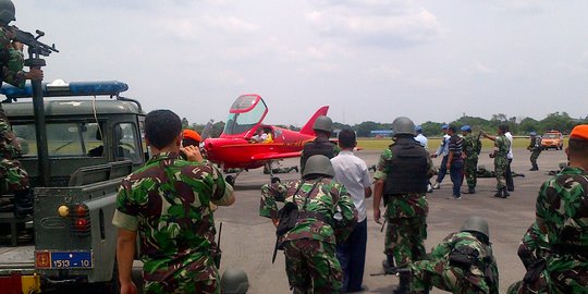 Dramatis, pesawat asing ditempel F-16 TNI dipaksa turun di Medan