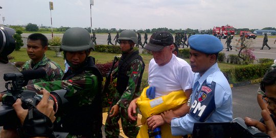 Usai mendarat, pesawat asing dikepung puluhan prajurit Paskhas